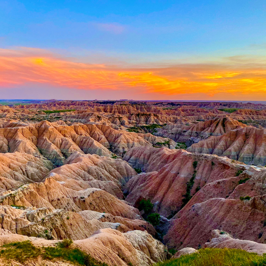 https://www.totalmed.com/ee/page-uploads/badlands-national-park-sunset-south-dakota.png