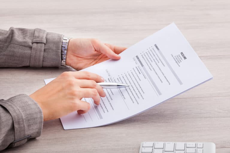 https://www.totalmed.com/ee/page-uploads/bigstock-Businesswoman-Holding-Contract-64912177-1-768x512-1.jpg