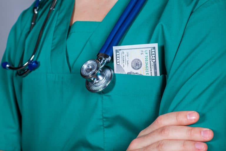 https://www.totalmed.com/ee/page-uploads/bigstock-Doctor-s-scrub-top-with-stetho-120484853-1-768x512-1.jpg