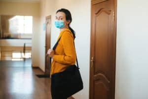 https://www.totalmed.com/ee/page-uploads/bigstock-Woman-With-Face-Mask-Going-Hom-358449329-300x200-1.jpg